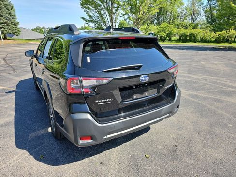 Used 2023 Subaru Outback Premium AWD/4WD image 3