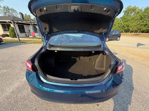 Used 2019 Chevrolet Malibu LT image 16