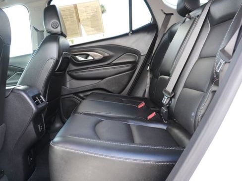 Used 2023 GMC Terrain SLT image 12