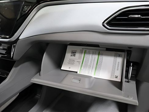 Used 2023 Chevrolet Bolt EUV Premier image 30