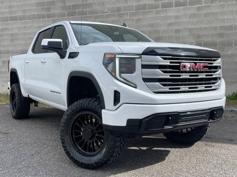 Used 2024 GMC Sierra 1500 SLE w/ X31 Off-Road Package AWD/4WD image 2