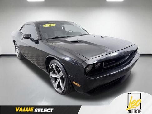 Used 2013 Dodge Challenger SXT RWD image 4