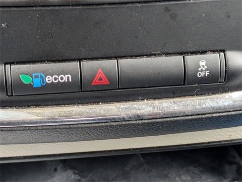 Used 2018 Dodge Grand Caravan SE w/ UConnect Hands-Free Group image 20