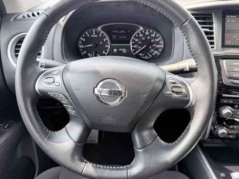 Used 2014 Nissan Pathfinder SV AWD/4WD image 14