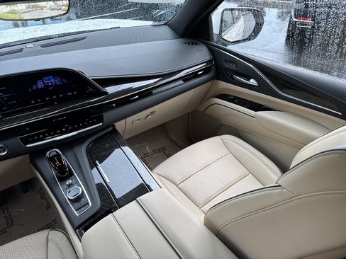 Certified 2024 Cadillac Escalade ESV Premium Luxury w/ Performance Package RWD image 16