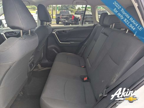 Used 2022 Toyota RAV4 LE FWD image 13