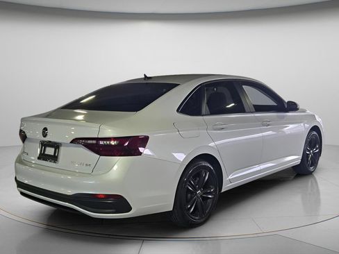 Used 2023 Volkswagen Jetta SE w/ Panoramic Sunroof Package FWD image 7