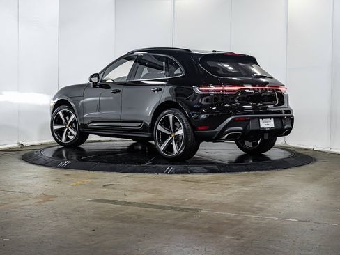 Certified 2025 Porsche Macan image 3