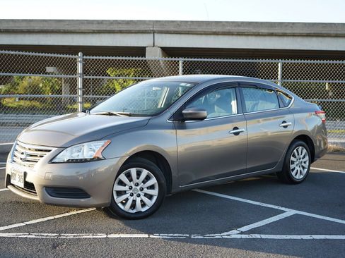 Used 2015 Nissan Sentra SV FWD image 3
