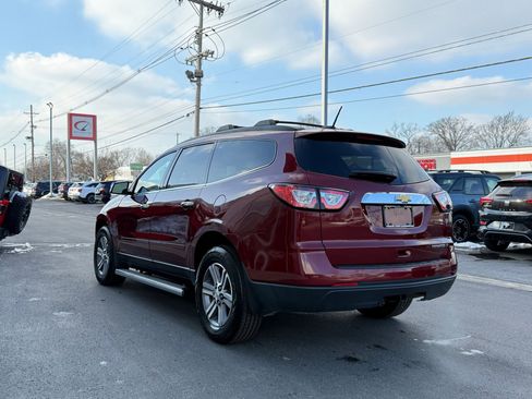 Used 2017 Chevrolet Traverse LT image 3