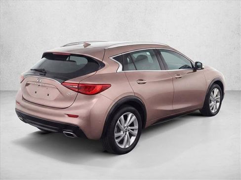 Used 2017 INFINITI QX30 Premium w/ Navigation Package image 7