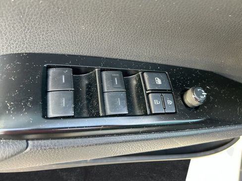 Used 2025 Toyota Camry SE FWD image 13