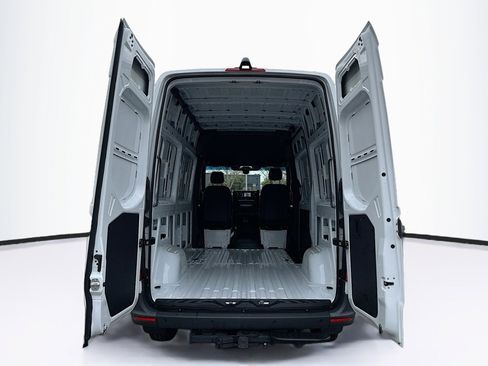Used 2025 Mercedes-Benz Sprinter 2500 image 22