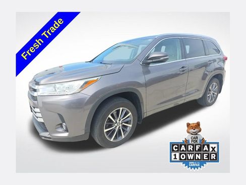 Used 2018 Toyota Highlander XLE AWD/4WD image 1