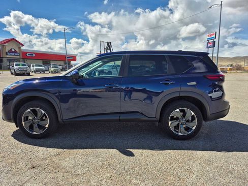 Used 2025 Nissan Rogue SV image 10