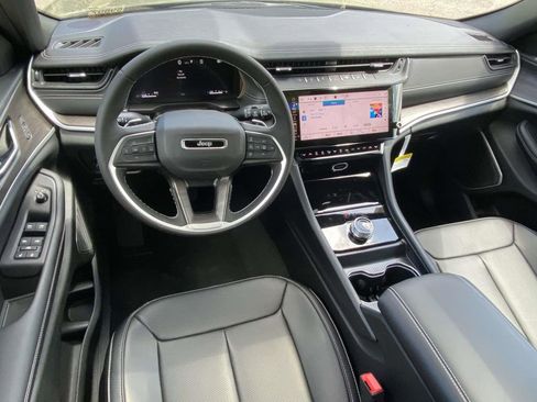 New 2026 Jeep Grand Cherokee Limited w/ Luxury Tech Group II RWD image 40