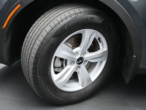 Used 2022 Kia Sorento LX FWD image 19