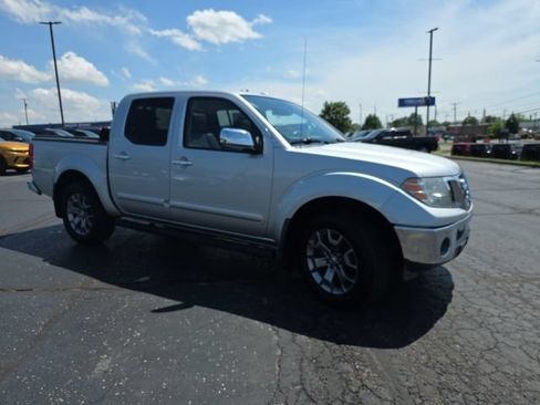 Used 2015 Nissan Frontier SL w/ Moonroof Package AWD/4WD image 11