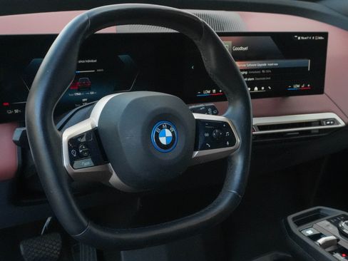 Used 2024 BMW iX xDrive50 w/ Premium Package AWD/4WD image 10