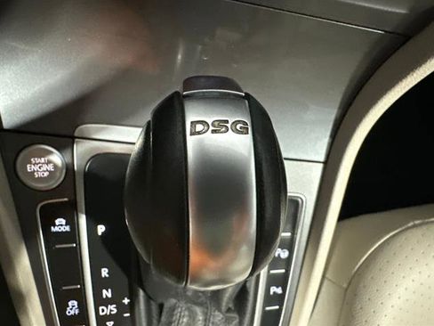 Used 2017 Volkswagen Golf SE image 28