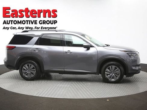 Used 2025 Nissan Pathfinder SV FWD image 46