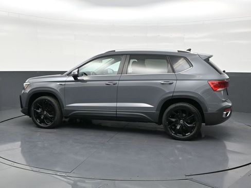 Used 2022 Volkswagen Taos SE image 2