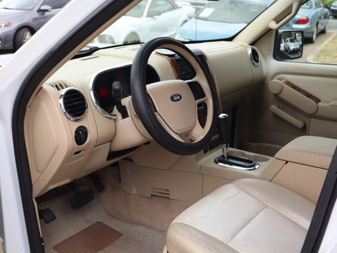 Used 2006 Ford Explorer Eddie Bauer RWD image 9