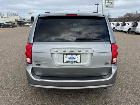 Used 2014 Dodge Grand Caravan SXT image 3