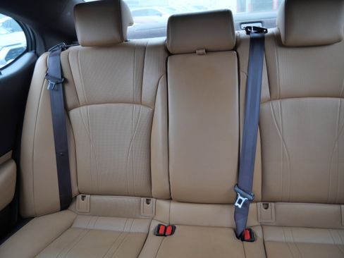 Used 2019 Lexus ES 300h w/ Accessory Package 2 image 13