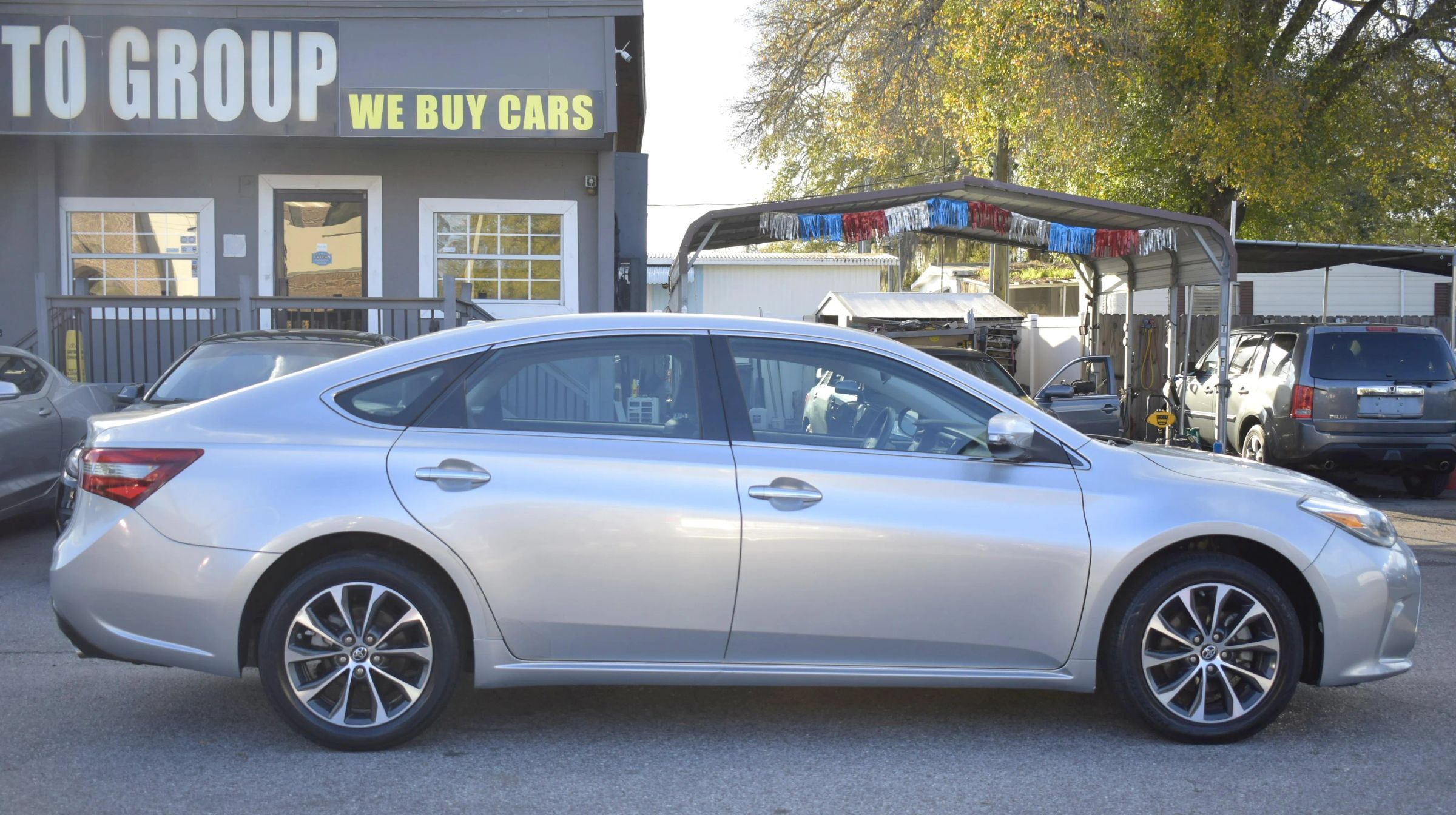 Used 2018 Toyota Avalon XLE FWD image 9