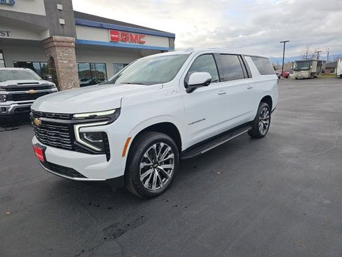 New 2026 Chevrolet Suburban High Country image 2