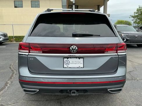 Certified 2024 Volkswagen Atlas SE w/ Black Wheel Package FWD image 4