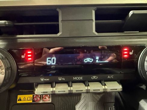 Certified 2025 Toyota Tacoma SR5 AWD/4WD image 27