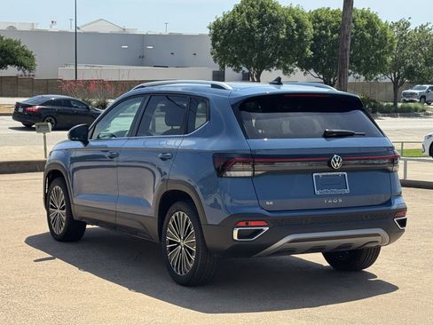 New 2025 Volkswagen Taos SE FWD image 7