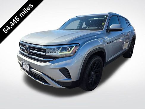Used 2022 Volkswagen Atlas Cross Sport SE image 2