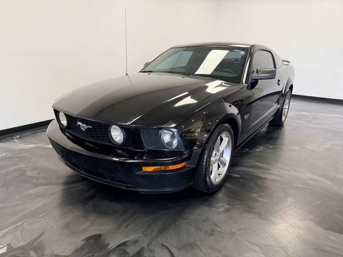 Used 2006 Ford Mustang GT RWD image 3
