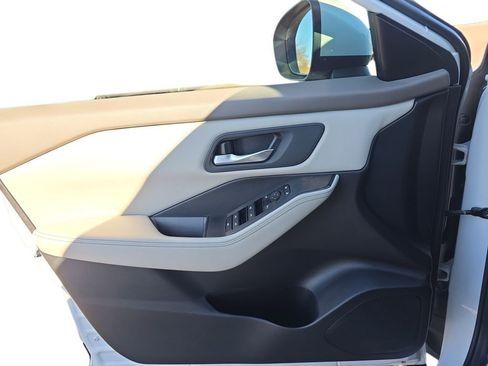 Certified 2024 Nissan Rogue SV image 17