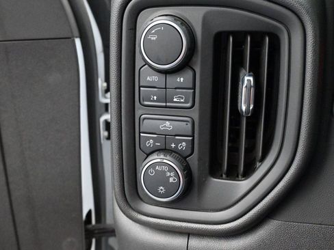 Used 2022 Chevrolet Silverado 1500 Custom image 19