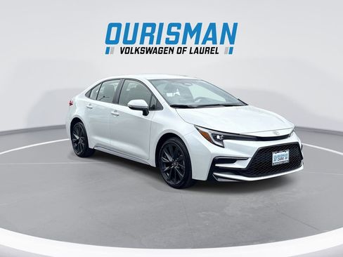 Used 2026 Toyota Corolla SE FWD image 2