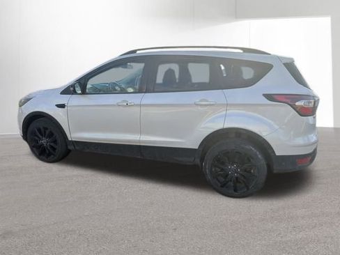 Used 2017 Ford Escape Titanium image 2