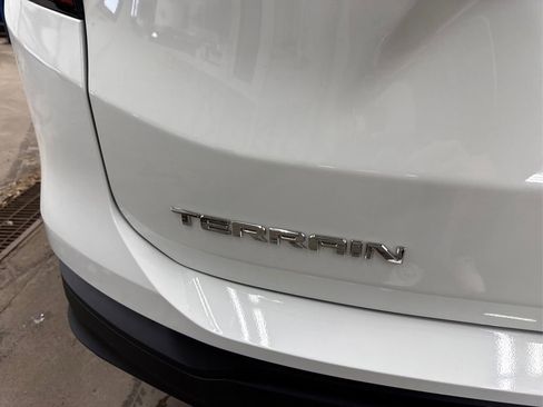 Used 2021 GMC Terrain SLE w/ Driver Convenience Package image 16