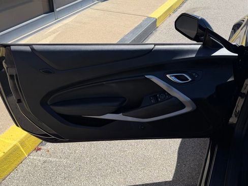 Used 2020 Chevrolet Camaro LT RWD image 15
