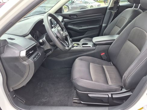 Used 2024 Nissan Altima 2.5 S FWD image 16