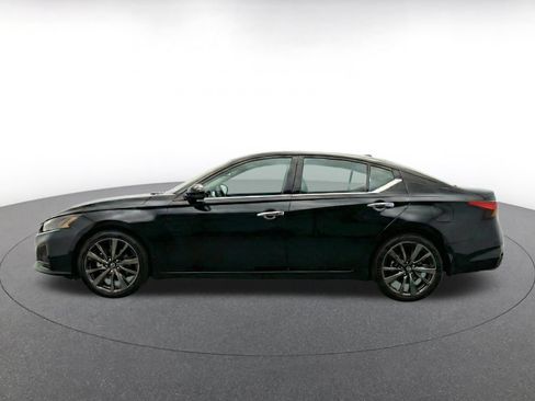 Used 2025 Nissan Altima 2.5 SV FWD image 4
