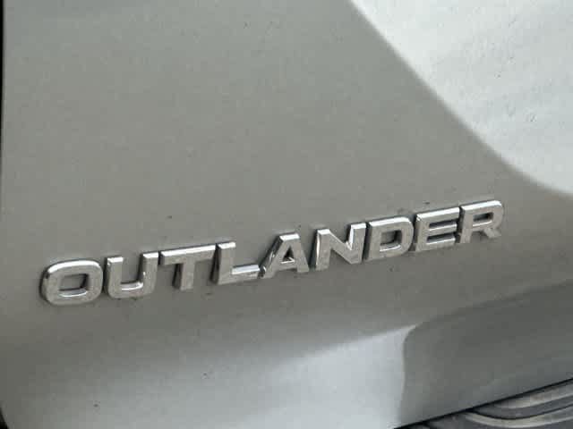 Used 2024 Mitsubishi Outlander SE AWD/4WD image 30