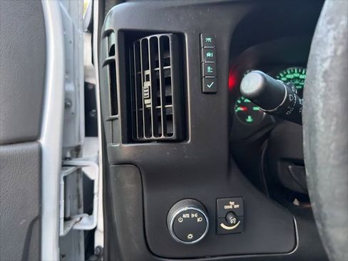 Used 2016 Chevrolet Express 3500 Extended RWD image 14