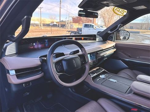 Used 2025 Lincoln Navigator L Black Label image 10