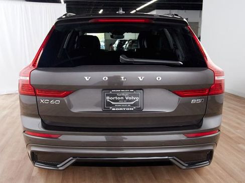 Certified 2025 Volvo XC60 B5 Core AWD/4WD image 4