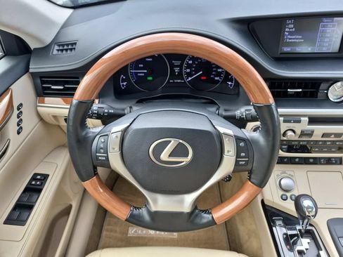 Used 2013 Lexus ES 300h w/ Premium Pkg FWD image 24