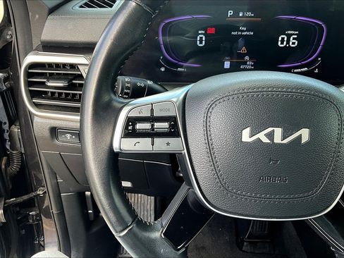 Used 2025 Kia Telluride S FWD image 12